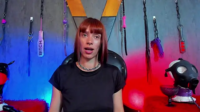 Snapshot of IvanaFetish chatting on February 25, 8:14 am IvanaFetish online show from February 25, 8:14 am