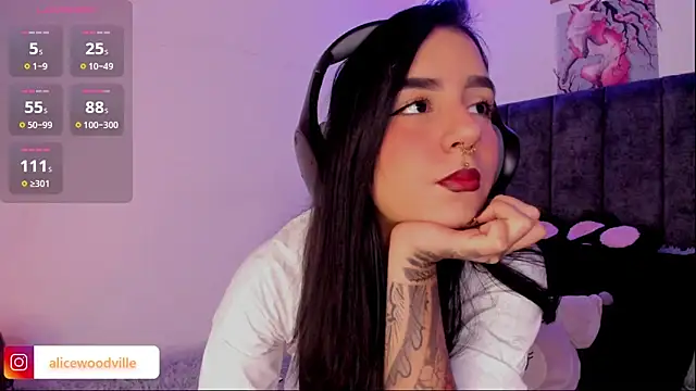 Snapshot of Alice_woodville chatting on February 18, 4:37 pm Alice woodville online show from February 18, 4:37 pm