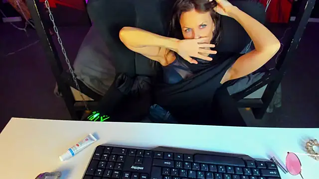 Elizabe th online show from December 16, 2:15 am