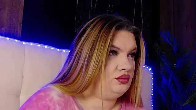 Snapshot of MelanieBrownn chatting on February 15, 5:37 am MelanieBrownn online show from February 15, 5:37 am
