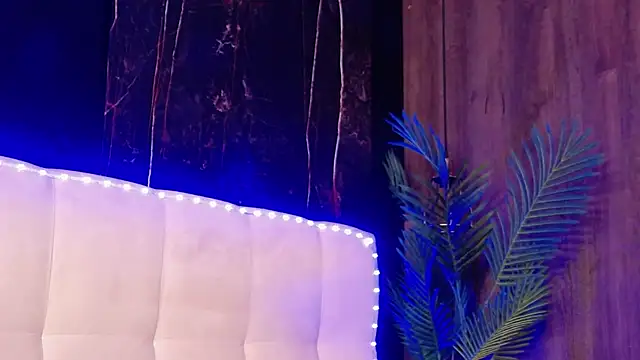 Snapshot of MelanieBrownn chatting on February 28, 6:25 am MelanieBrownn online show from February 28, 6:25 am