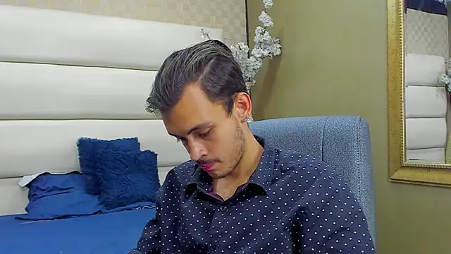 Desmon Clark online show from January 30, 10:08 pm