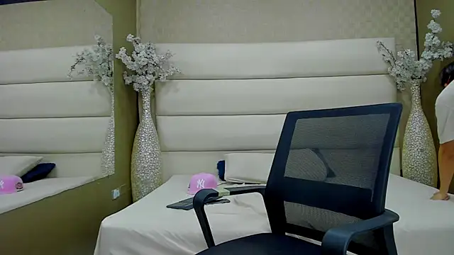 Desmon Clark online show from February 6, 8:50 am