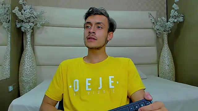 Desmon Clark online show from February 8, 2:47 am