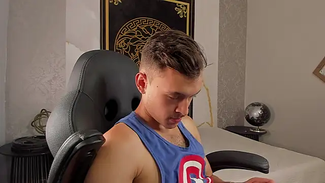 Desmon Clark online show from February 17, 11:31 pm