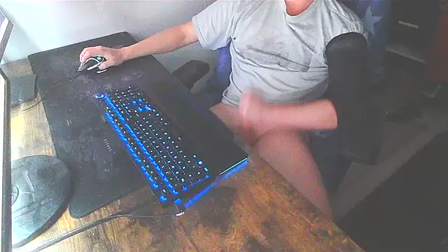 Snapshot of WouldLovetoFuckYou666 chatting on December 26, 1:07 am WouldLovetoFuckYou666 online show from December 26, 1:07 am