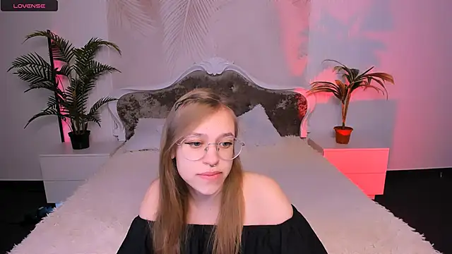 LayriantaVee online show from January 15, 7:05 am