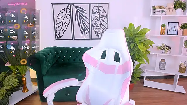 LayriantaVee online show from February 11, 7:12 am