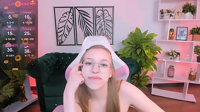 LayriantaVee online show from February 22, 6:50 am