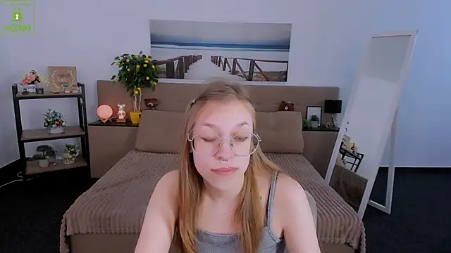 LayriantaVee online show from March 2, 10:03 am