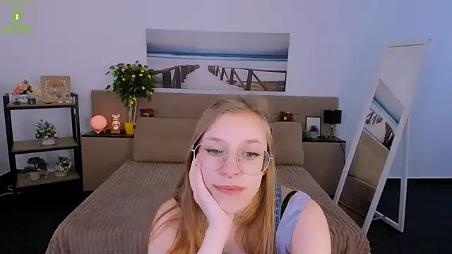 LayriantaVee online show from March 5, 10:00 am