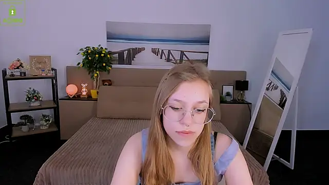 LayriantaVee online show from March 5, 1:06 pm