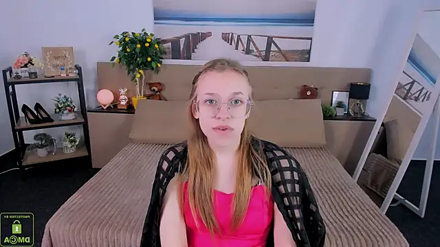 LayriantaVee online show from March 22, 7:25 am