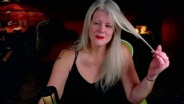 Snapshot of AliceHarlot chatting on November 28, 5:54 am AliceHarlot online show from November 28, 5:54 am
