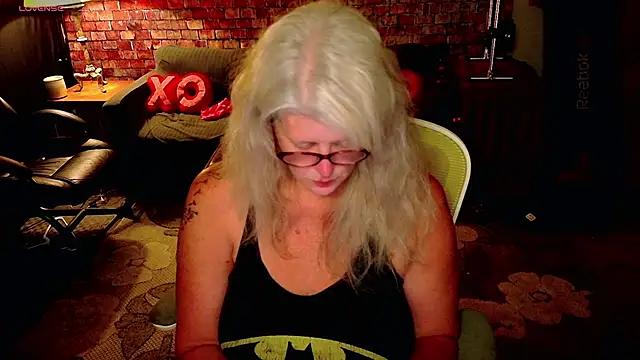 Snapshot of AliceHarlot chatting on February 19, 5:47 am AliceHarlot online show from February 19, 5:47 am