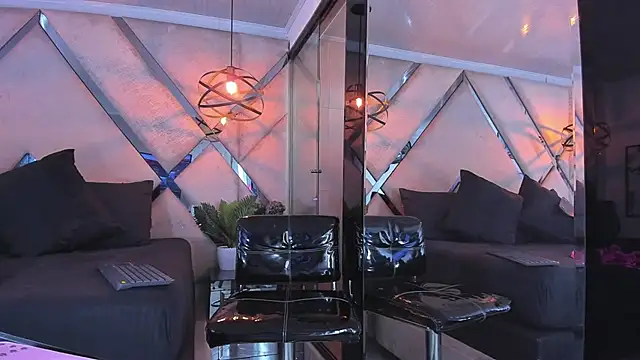 Snapshot of Liah_Grey8 chatting on March 6, 9:00 pm Liah Grey8 online show from March 6, 9:00 pm