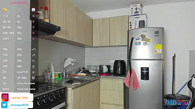 Aaron ST online show from April 15, 2:46 pm