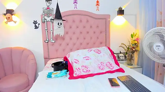 Snapshot of JulieeHabubu chatting on October 25, 3:47 am JulieeHabubu online show from October 25, 3:47 am