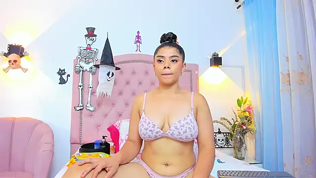 Snapshot of JulieeHabubu chatting on October 29, 3:20 am JulieeHabubu online show from October 29, 3:20 am