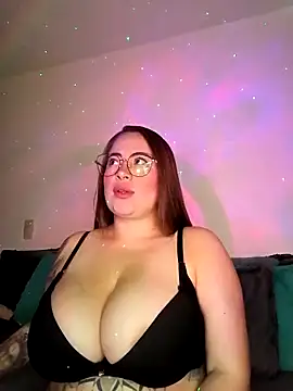 soofy   online show from April 19, 4:23 am