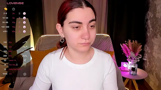 hannacheekss  online show from February 19, 2:07 am