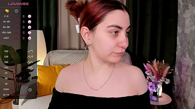 hannacheekss  online show from April 9, 2:00 am