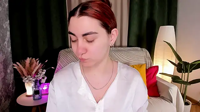 hannacheekss  online show from May 21, 2:07 am
