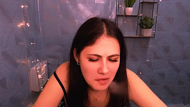 Snapshot of AliceSexyyy_ chatting on December 11, 10:27 pm AliceSexyyy online show from December 11, 10:27 pm