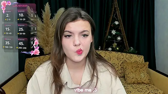 Snapshot of showmeparadise chatting on January 4, 9:43 am showmeparadise online show from January 4, 9:43 am