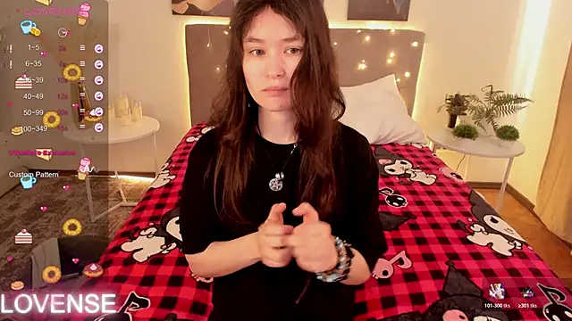 Emily Strikeee online show from April 8, 2:00 am