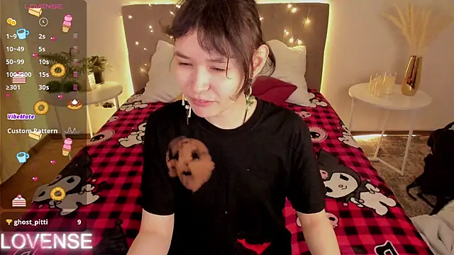 Emily Strikeee online show from April 12, 1:32 am