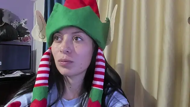 Snapshot of Tefannyy_ chatting on December 27, 4:47 am Tefannyy online show from December 27, 4:47 am