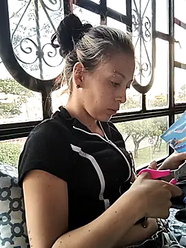 Snapshot of Tefannyy_ chatting on October 14, 10:21 pm Tefannyy online show from October 14, 10:21 pm