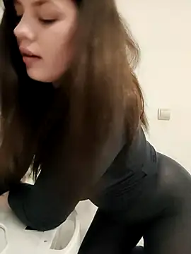 Snapshot of leeya_lee chatting on March 22, 12:17 am leeya lee online show from March 22, 12:17 am