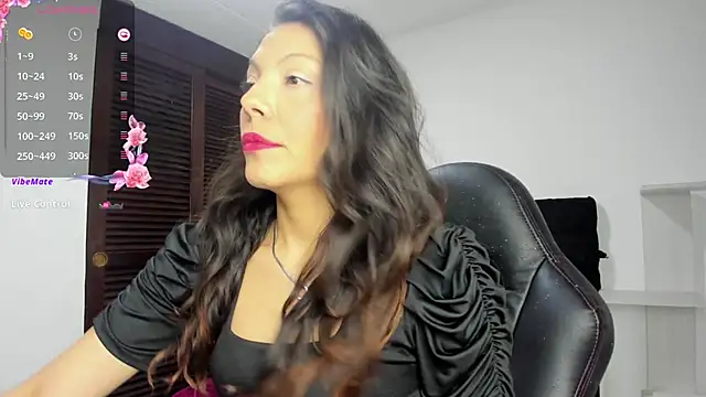 Selenakyle92  online show from June 5, 3:35 am