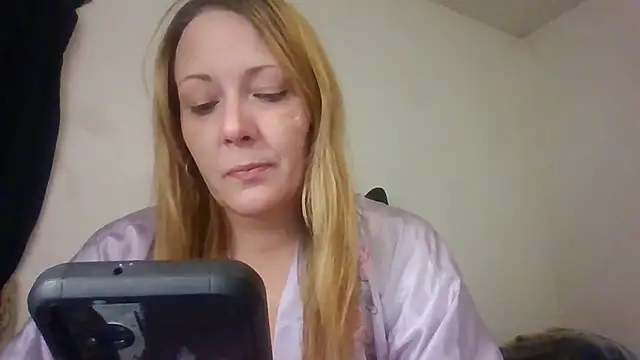 Snapshot of rosequartz chatting on January 18, 6:17 am rosequartz online show from January 18, 6:17 am