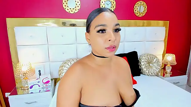 Snapshot of EileenBenzon chatting on December 11, 11:00 pm EileenBenzon online show from December 11, 11:00 pm