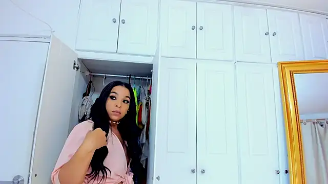 Snapshot of EileenBenzon chatting on January 26, 3:27 am EileenBenzon online show from January 26, 3:27 am