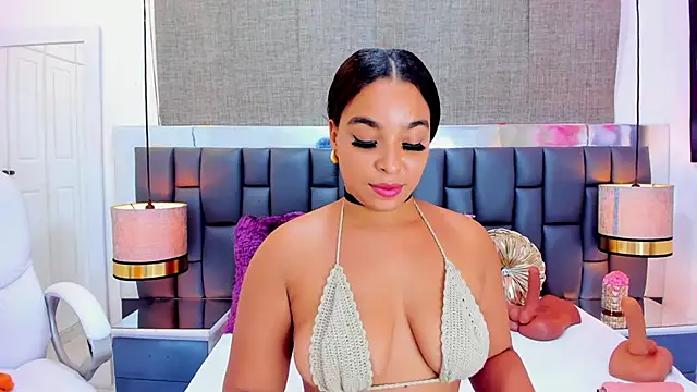 Snapshot of EileenBenzon chatting on January 31, 4:38 pm EileenBenzon online show from January 31, 4:38 pm