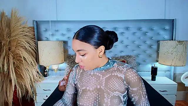 Snapshot of EileenBenzon chatting on February 24, 2:48 pm EileenBenzon online show from February 24, 2:48 pm