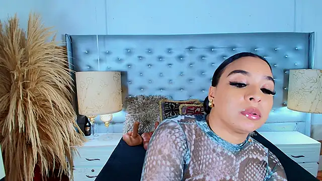 Snapshot of EileenBenzon chatting on February 24, 6:04 pm EileenBenzon online show from February 24, 6:04 pm