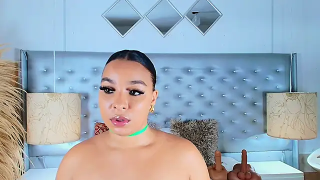 Snapshot of EileenBenzon chatting on February 28, 5:37 pm EileenBenzon online show from February 28, 5:37 pm