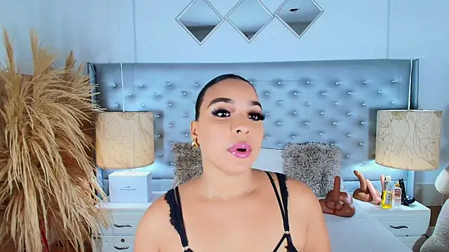 Snapshot of EileenBenzon chatting on March 14, 3:48 am EileenBenzon online show from March 14, 3:48 am