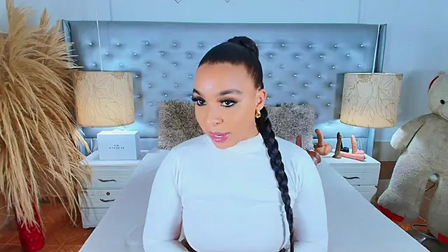 Snapshot of EileenBenzon chatting on March 15, 3:40 am EileenBenzon online show from March 15, 3:40 am