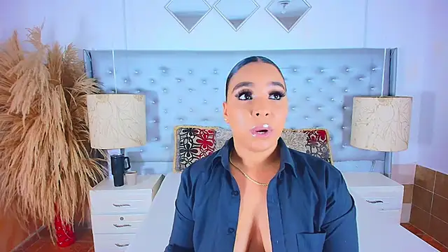 Snapshot of EileenBenzon chatting on October 24, 3:47 am EileenBenzon online show from October 24, 3:47 am