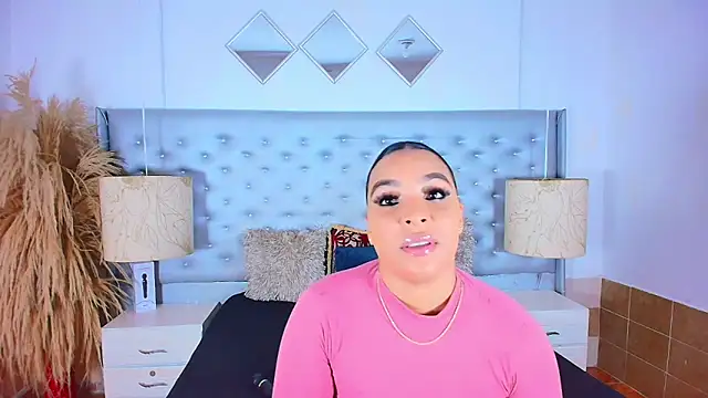 Snapshot of EileenBenzon chatting on October 25, 5:15 am EileenBenzon online show from October 25, 5:15 am