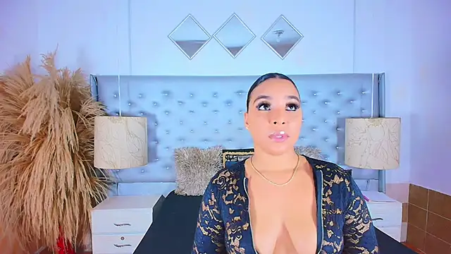 Snapshot of EileenBenzon chatting on October 29, 4:59 am EileenBenzon online show from October 29, 4:59 am