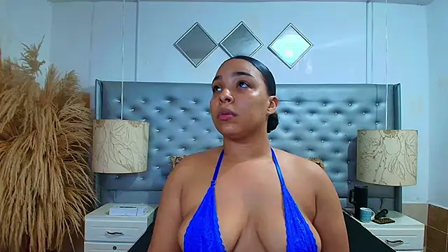 Snapshot of EileenBenzon chatting on November 10, 6:23 am EileenBenzon online show from November 10, 6:23 am