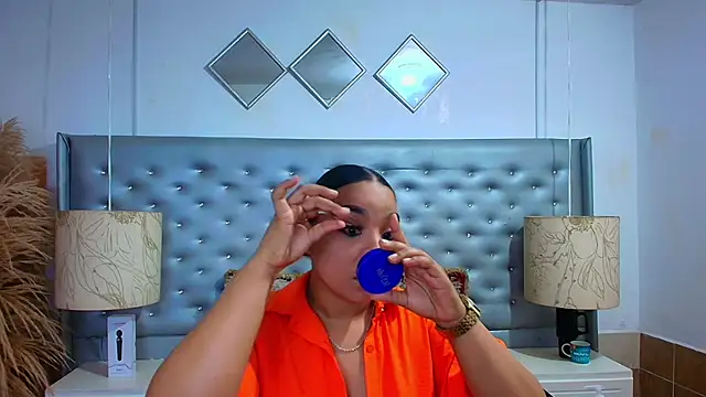 Snapshot of EileenBenzon chatting on November 22, 5:50 am EileenBenzon online show from November 22, 5:50 am