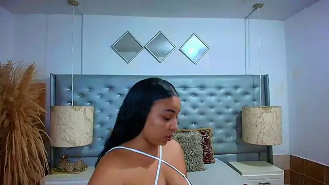 Snapshot of EileenBenzon chatting on January 6, 6:22 pm EileenBenzon online show from January 6, 6:22 pm